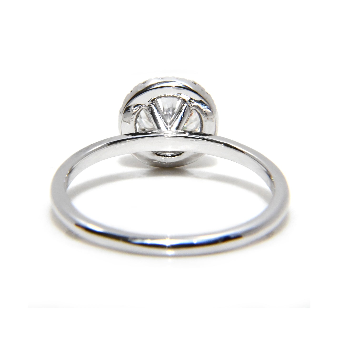 Anillo de Compromiso con Halo y Diamante Redondo