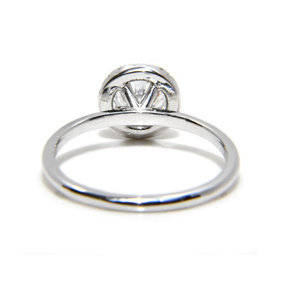 Anillo de Compromiso con Halo y Diamante Redondo