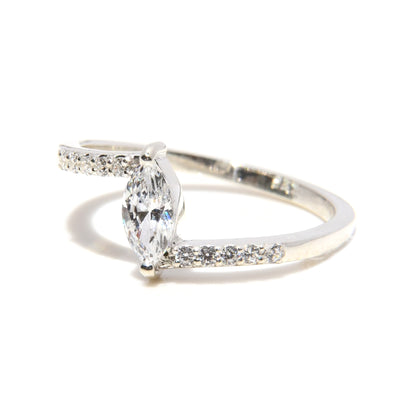 Anillo de Compromiso en Plata Fina con Moissanita de .50cts