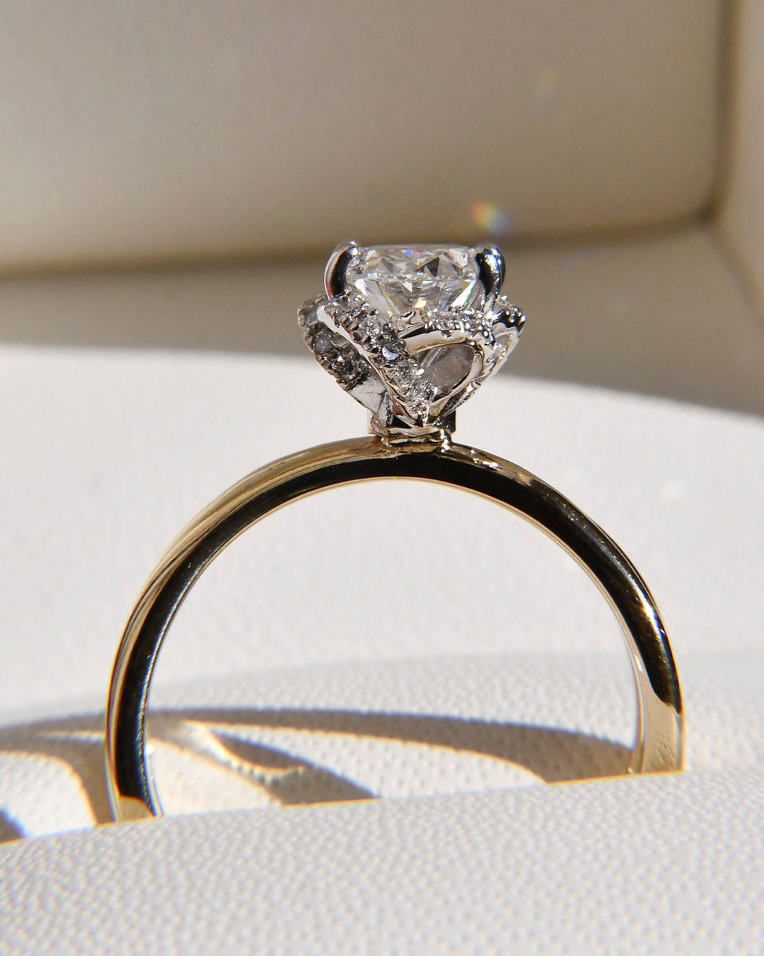 Anillo de Compromiso Yuki con Diamante Corte Oval