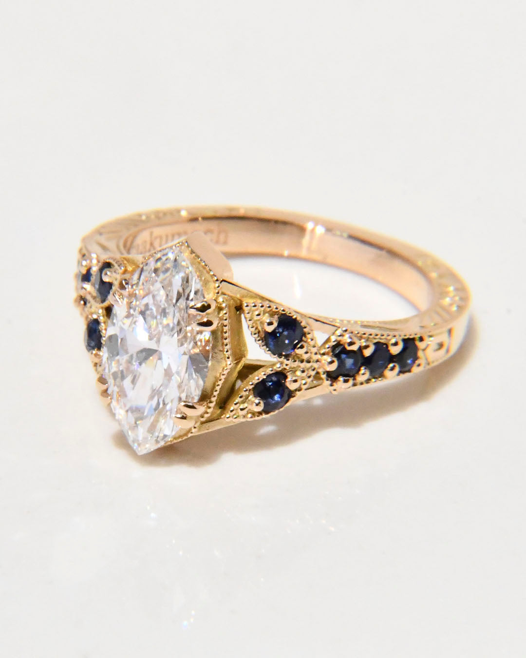 Anillo de Compromiso Rinn con Diamante Corte Marquise
