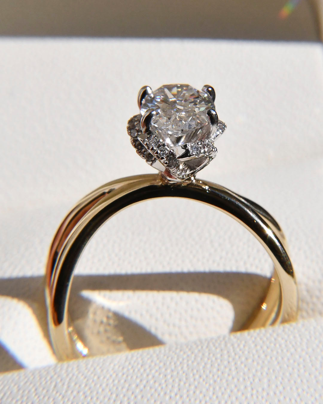 Anillo de Compromiso Yuki con Diamante Corte Oval