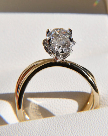 Anillo de Compromiso Yuki con Diamante Corte Oval
