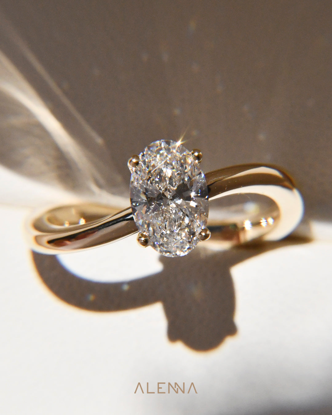 Anillo de Compromiso Harumi Infinito con Diamante Oval