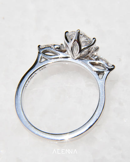 Anillo de Compromiso Sheyla con Diamante Corte Oval