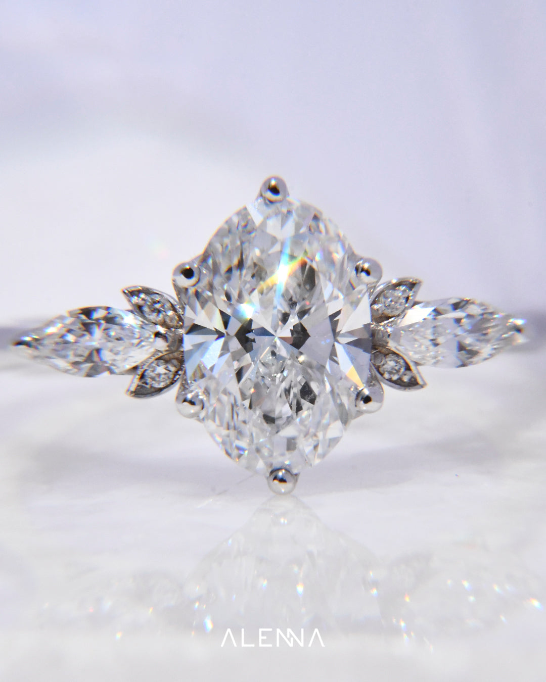 Anillo de Compromiso Sheyla con Diamante Corte Oval