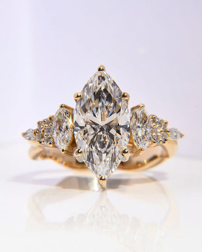 Anillo de Compromiso Seraphine con Diamante Marquise