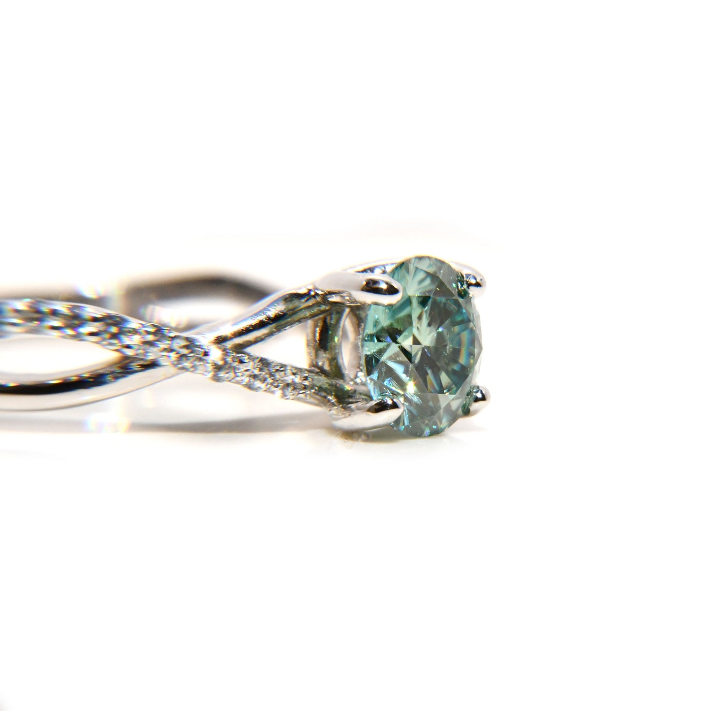 Anillo de Compromiso con  Moissanita Verde 1Cts