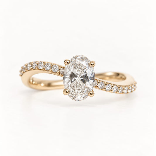 Anillo de Compromiso Elianna con Diamante Redondo y Diamantes Redondos