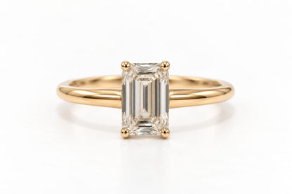 Anillo de Compromiso Alina con Diamante Corte Esmeralda