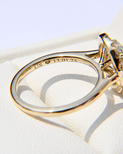 Anillo de Compromiso Arianna con Diamante Corte Oval + Halo