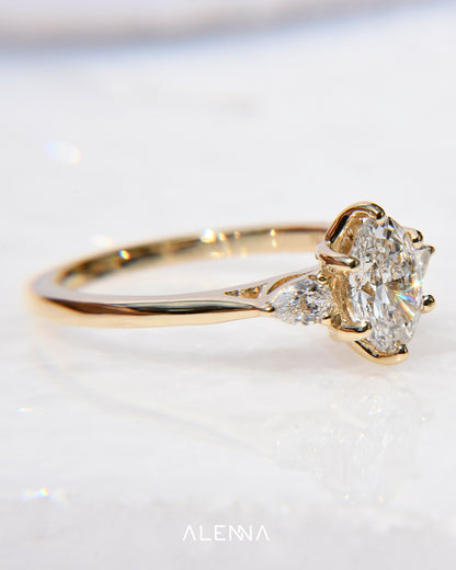Anillo de Compromiso Yumi con Diamante Corte Oval