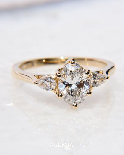 Anillo de Compromiso Yumi con Diamante Corte Oval