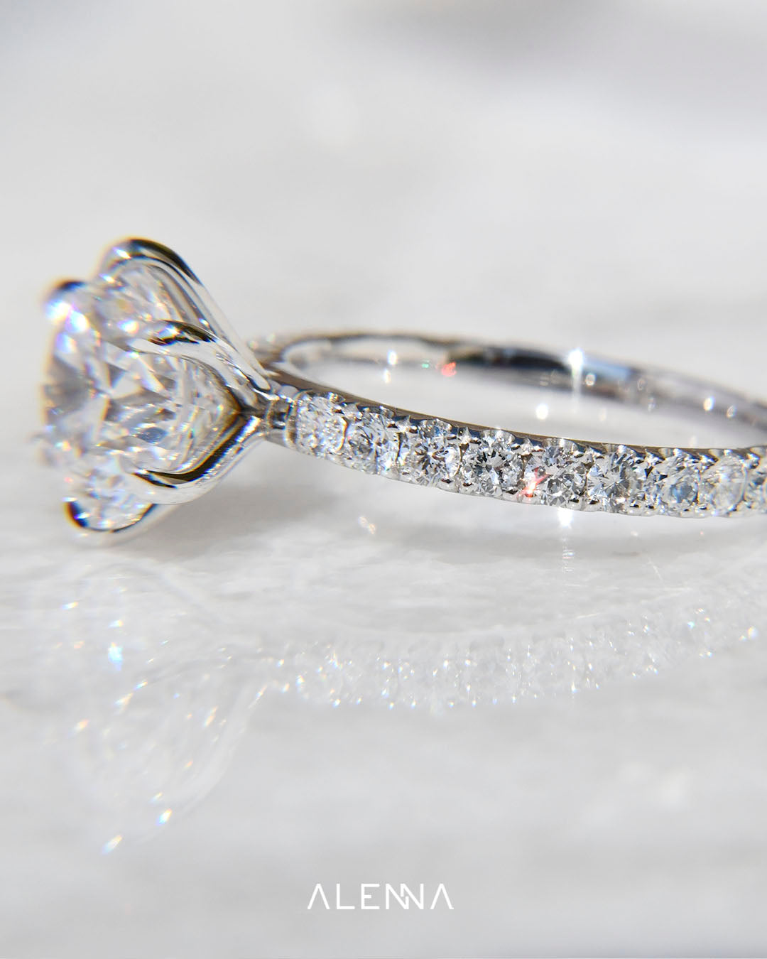 Anillo de Compromiso Natsuki con Diamante Corte Redondo