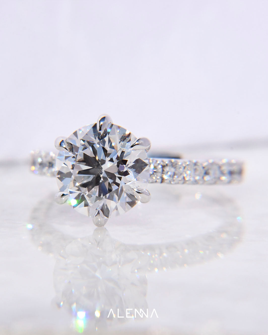 Anillo de Compromiso Natsuki con Diamante Corte Redondo