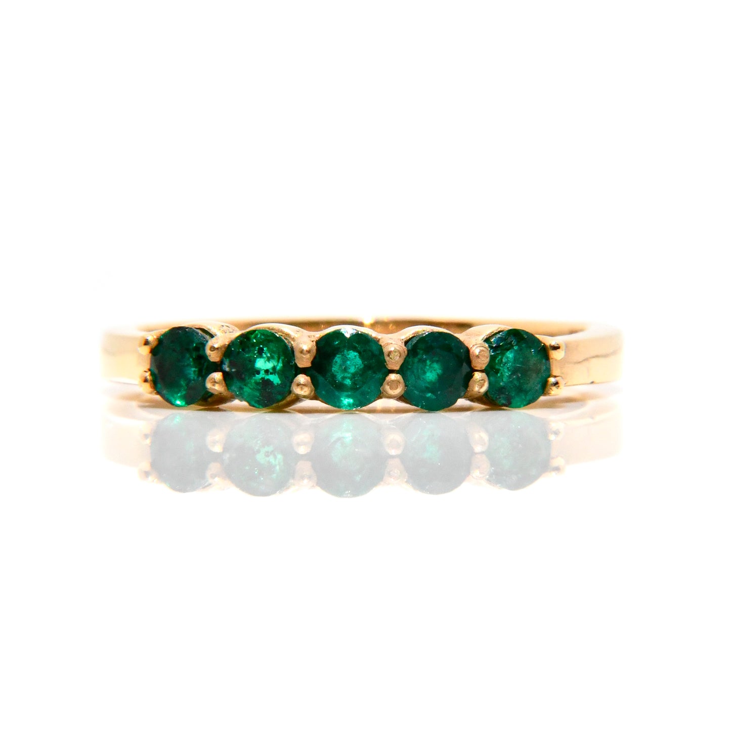 Anillo con Esmeraldas .60Cts / Mes de Mayo