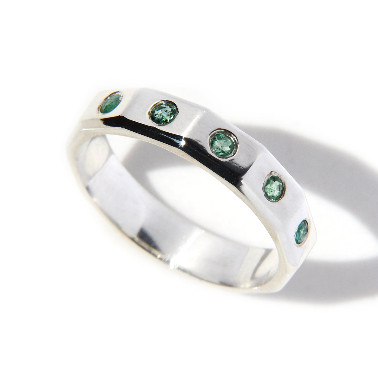 Anillo con Esmeraldas