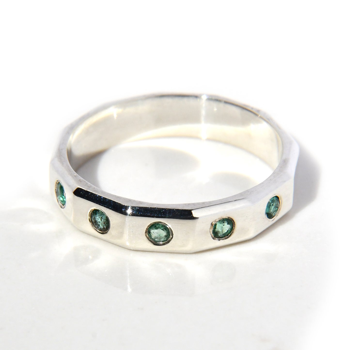 Anillo con Esmeraldas