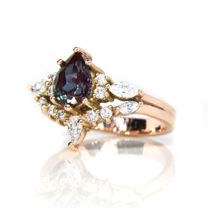 Anillo de Compromiso con Alexandrita Lab y Moissanitas