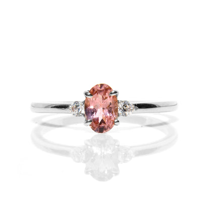 Anillo con Turmalina Oval y 2 Diamantes