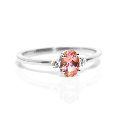 Anillo con Turmalina Oval y 2 Diamantes