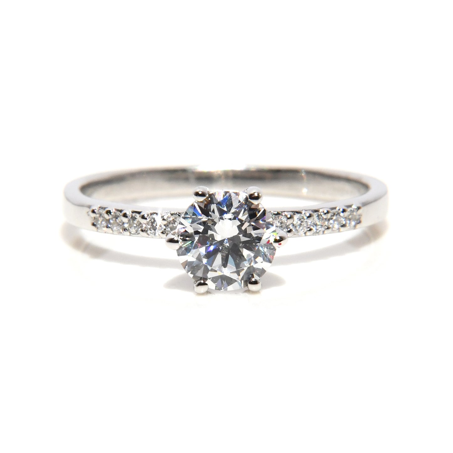 Anillo de Compromiso con Moissanita .80Cts y 10 Laterales