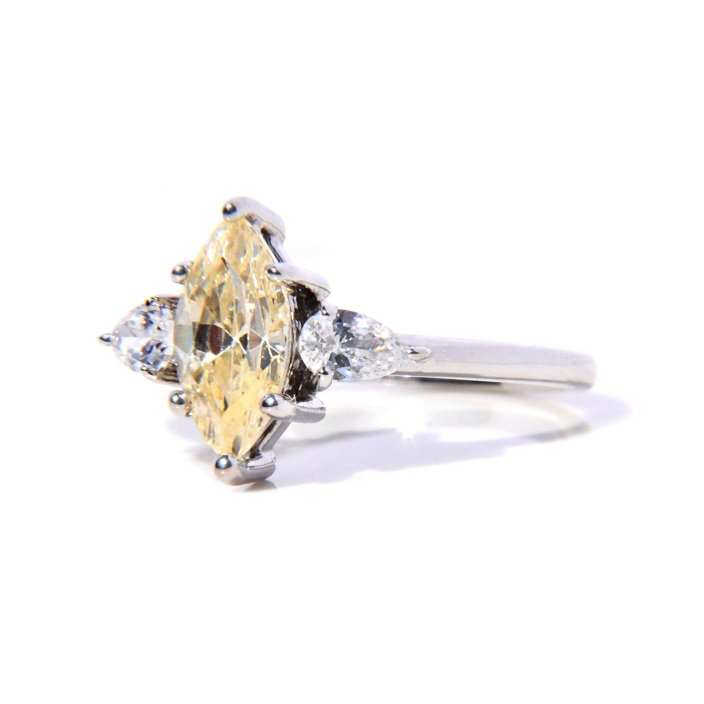 Anillo Ariana con Moissanita Champagne de 1Cts - ALENNA JEWELS