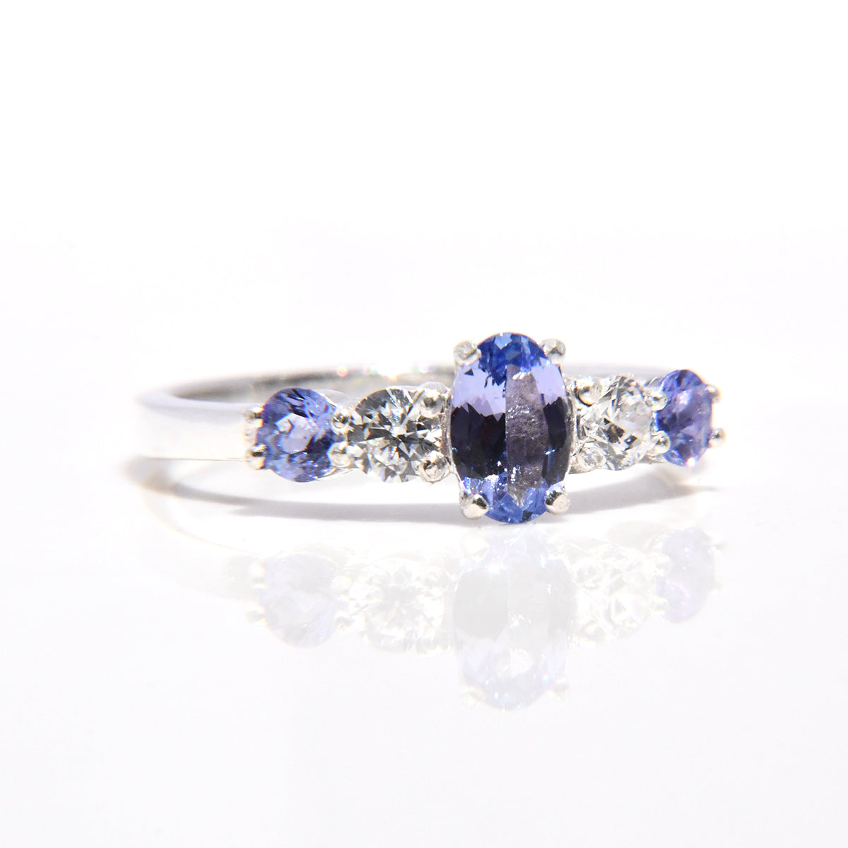 Anillo Sarai con Tanzanitas y Moissanitas