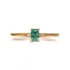 Anillo Aleida con Esmeralda y Diamantes / Gema Mes de Mayo - ALENNA JEWELS