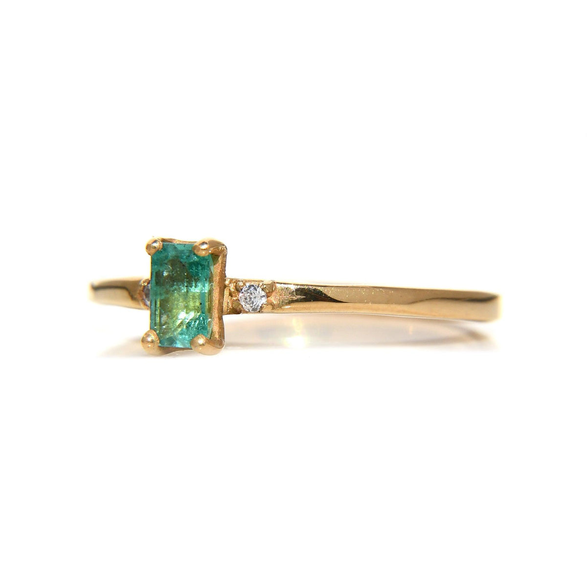 Anillo Aleida con Esmeralda y Diamantes / Gema Mes de Mayo - ALENNA JEWELS