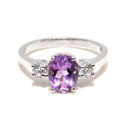 Anillo con Amatista Oval y 2 Diamantes