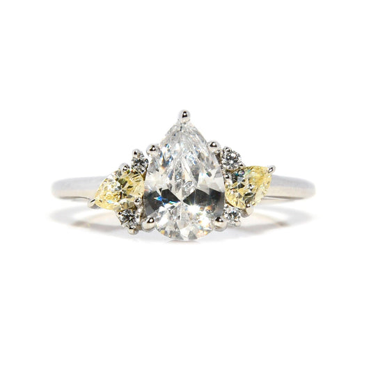 Anillo Anastasia con Moissanita Pera 1.5Cts - ALENNA JEWELS