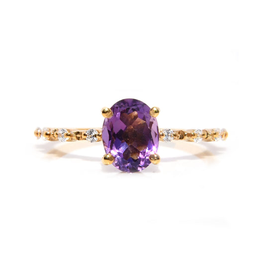 Anillo de Compromiso con Amatista Oval de .95cts y Diamantes