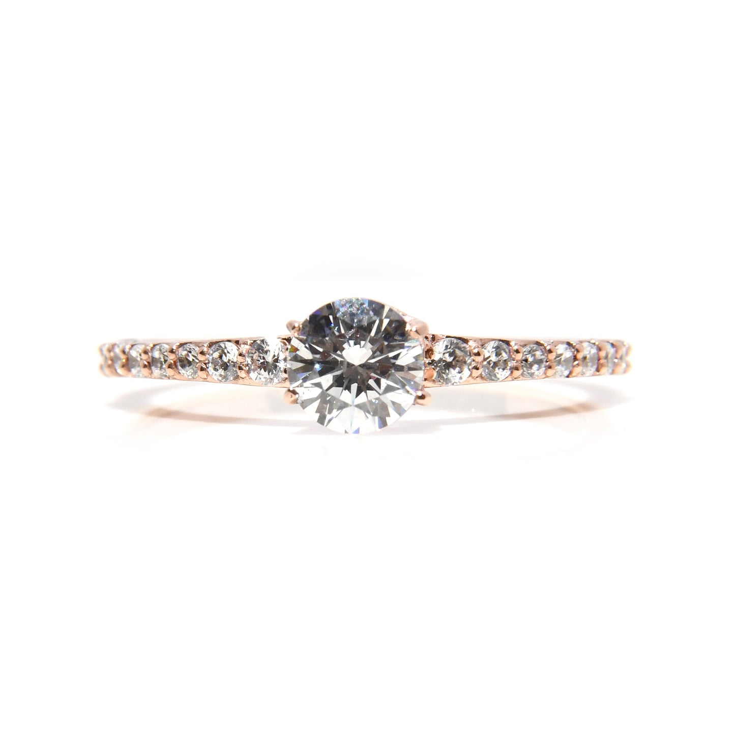 Anillo de Compromiso con Moissanita .50Cts y laterales .14Cts
