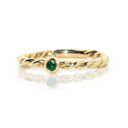 Anillo con Esmeralda