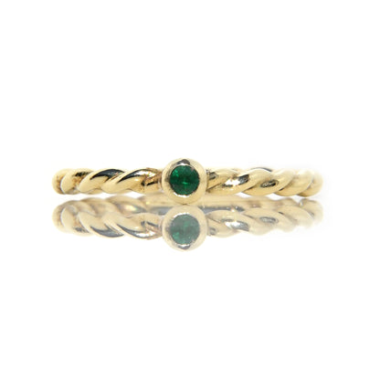 Anillo con Esmeralda