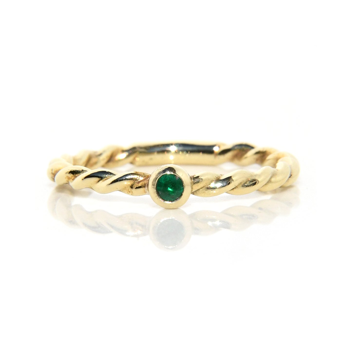 Anillo con Esmeralda