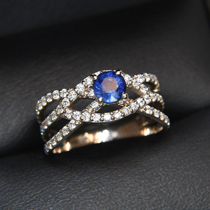 Anillo de Compromiso con  Zafiro .70Cts y Moissanitas