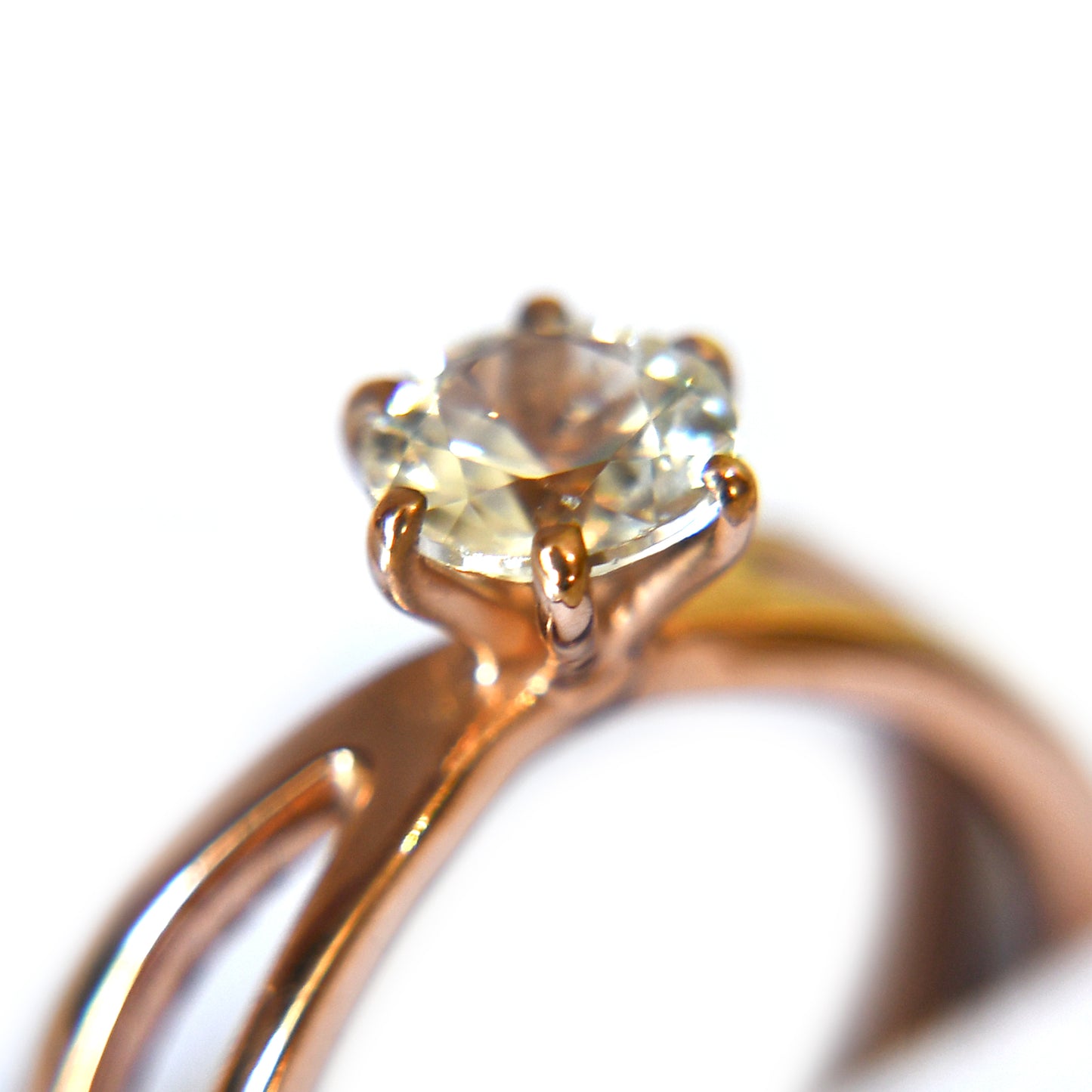 Anillo con  Topacio Blanco / Mes de Noviembre