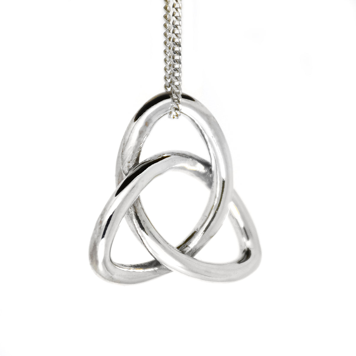 Dije Triquetra en Plata Fina