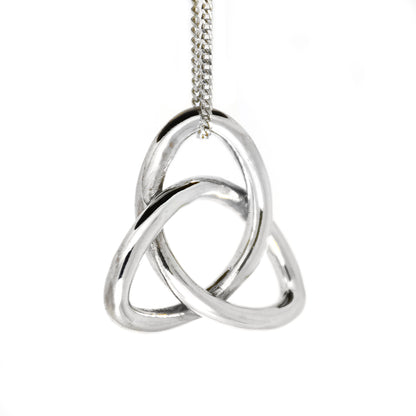 Dije Triquetra en Plata Fina