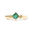 Anillo Aislin con Esmeralda y Diamantes / Gema Mes de Mayo - ALENNA JEWELS