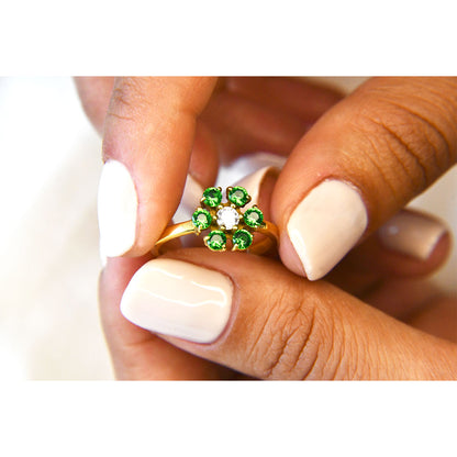 Anillo de Flor con Esmeraldas / Gema mes de Mayo