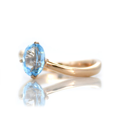 Anillo de Compromiso con Topacio Azul Oval