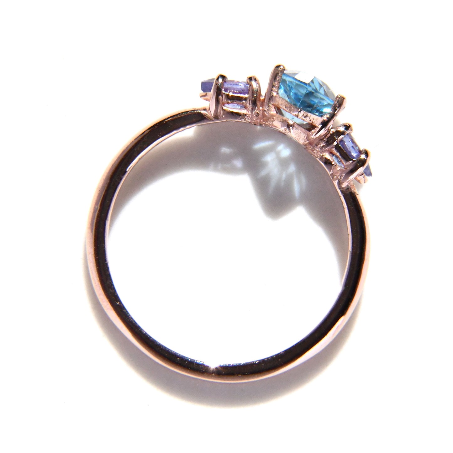 Anillo con Topacio Azul y Tanzanitas corte Pera