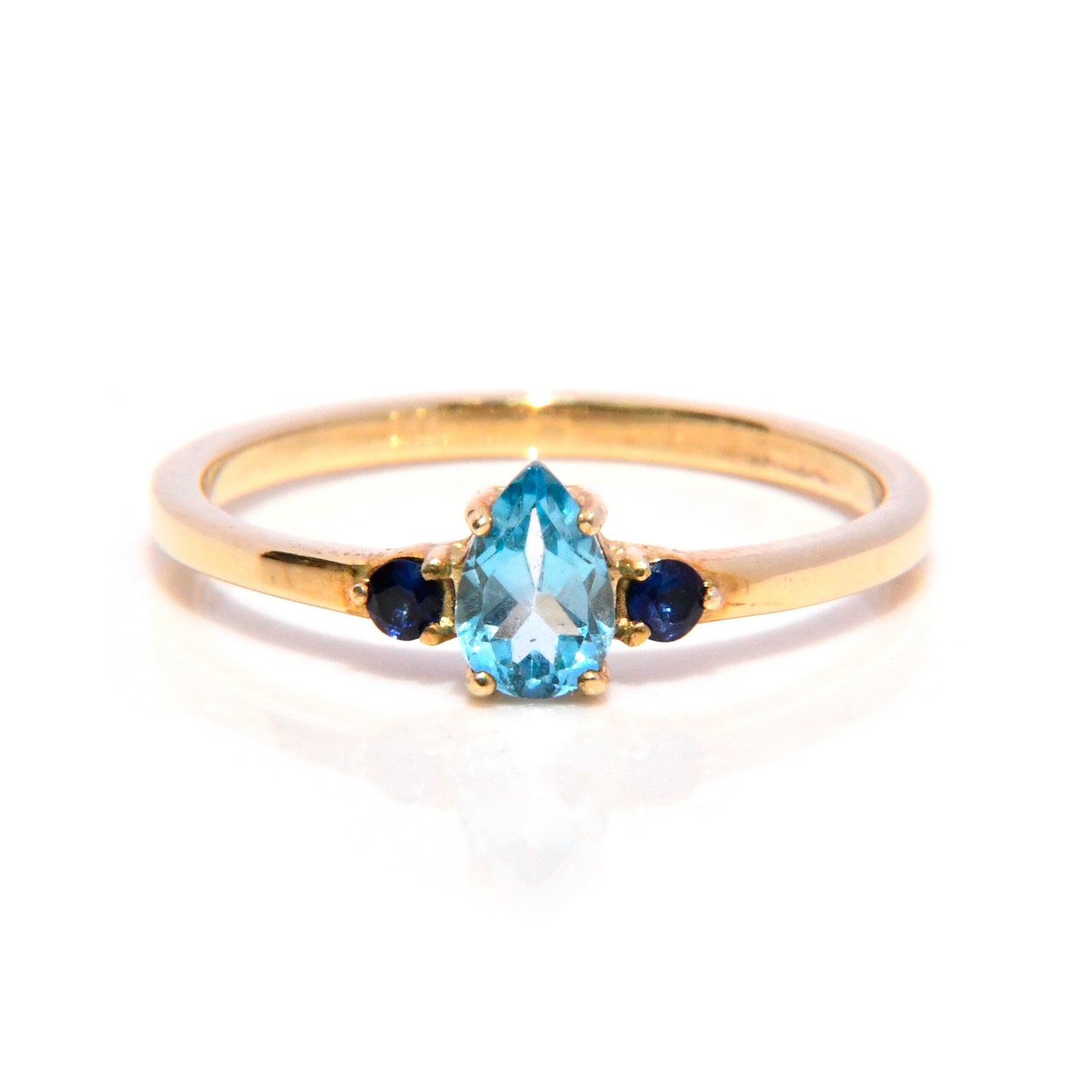 Anillo con Topacio Azul y Zafiros