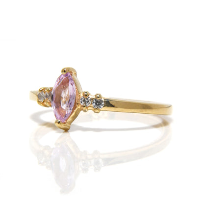 Anillo de Compromiso con Zafiro Rosa y Diamantes