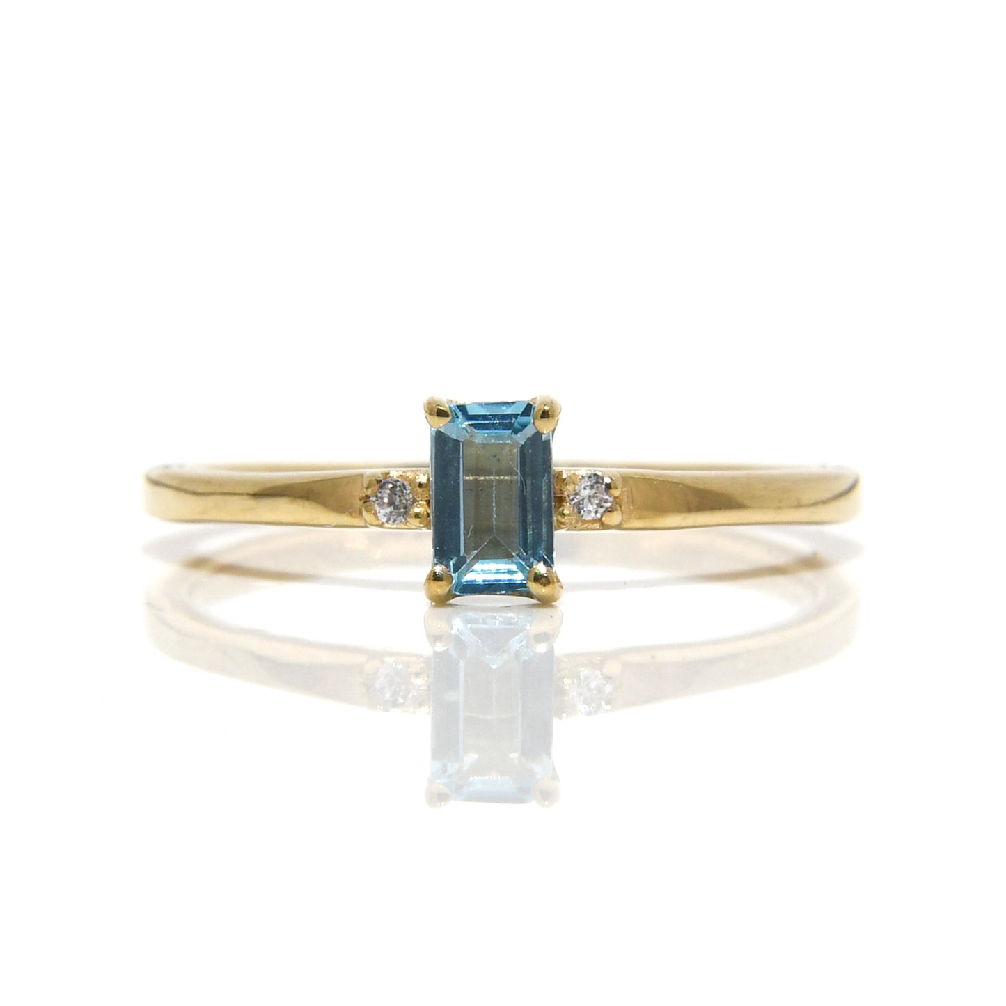 Anillo con Aguamarina y Diamantes / Gema Mes de Noviembre