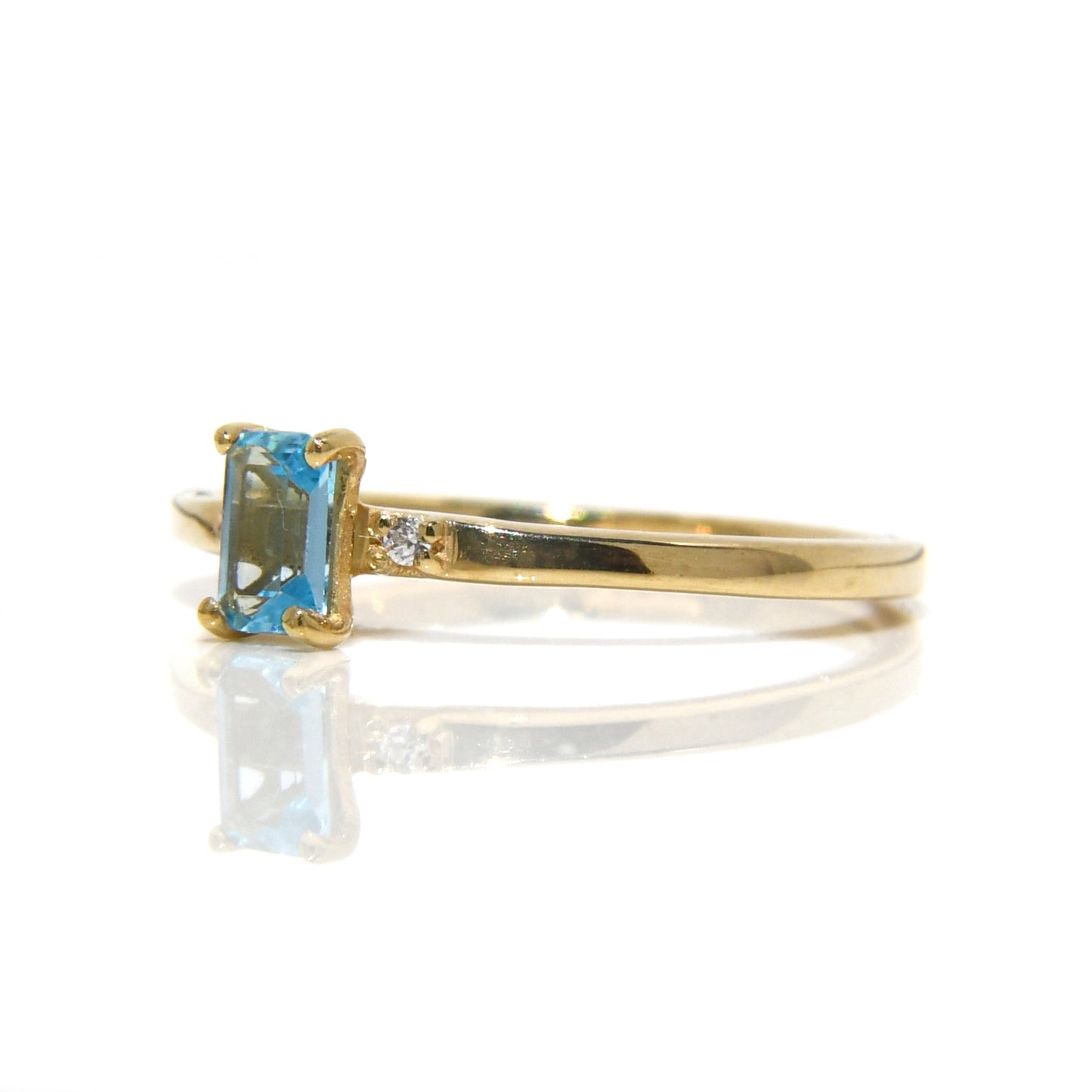 Anillo con Aguamarina y Diamantes / Gema Mes de Noviembre